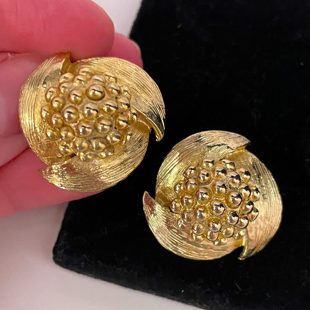 Vintage Heavy Gold Tone Geometric Abstract Mob Wife Floral Statement Earrings